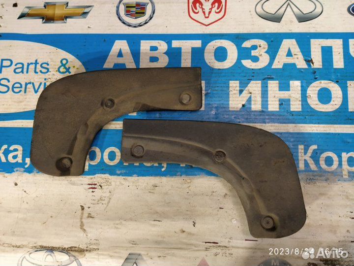 Брызговик передний Opel Zafira B A05 05-15