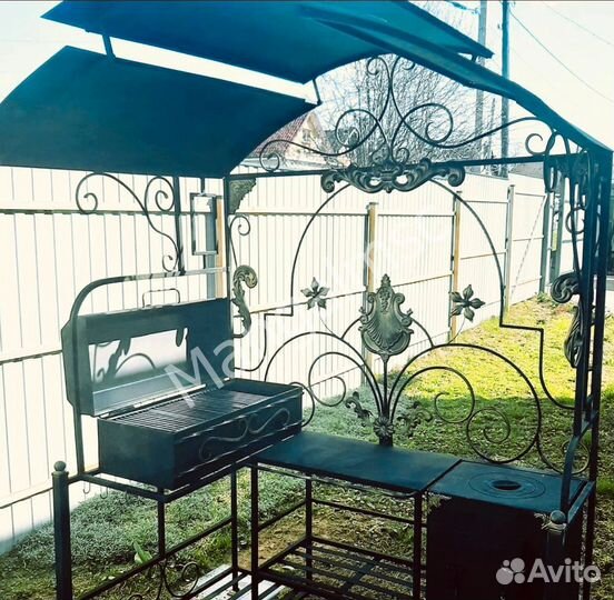 Мангал с крышей