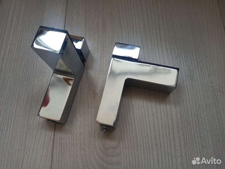 Уголок хромированный для полочки