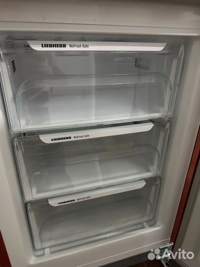 Ящик в морозильную камеру Liebherr (они на фото)