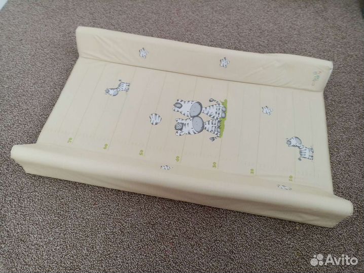 Пеленальная доска на кроватку