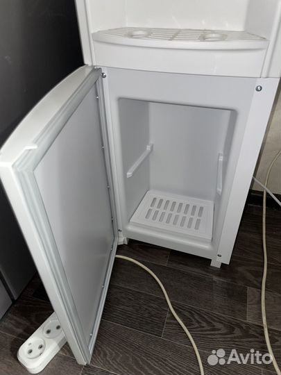 Кулер для воды напольный новый