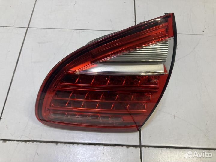 Фонарь задний внутренний правый Porsche Cayenne 95