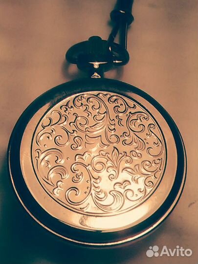 Корпус,ручная роспись по эмали, с цепочкой