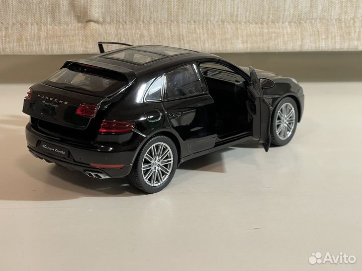 Машина 1:24 Porsche Macan Turbo