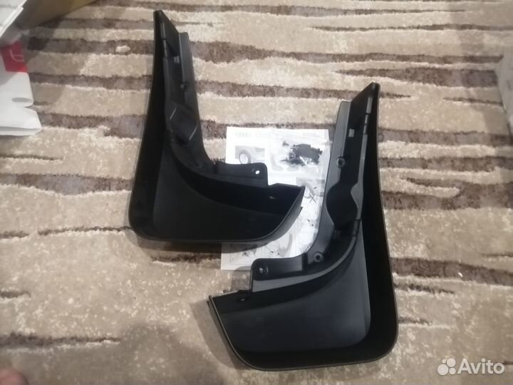 Новый комплект задних брызговиков Audi Q5 2008-13