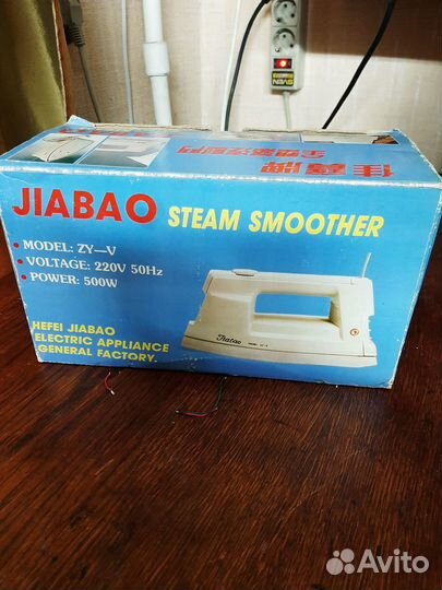 Электроутюг пластмассовый паровой