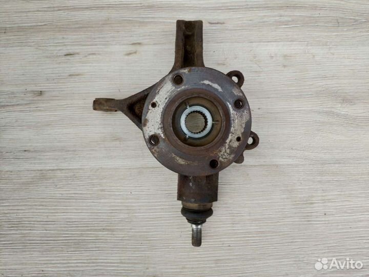 Поворотный кулак правый Citroen C4 Peugeot 307