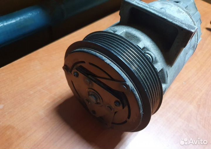 Компрессор кондиционера автомобильный