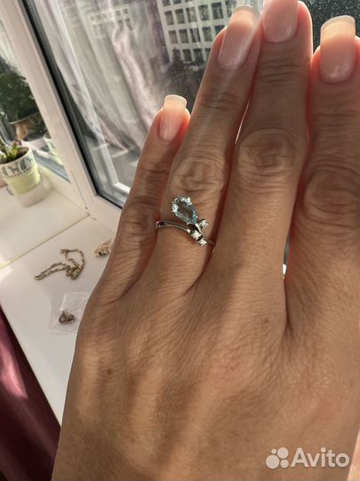 Золотое кольцо с аквамарином и бриллиантами 750 пр