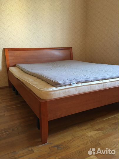 Кровать большая высокая