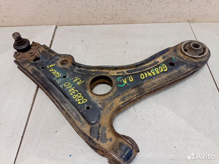 Рычаг передний левый