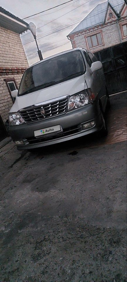 Toyota Grand Hiace: фото владельца