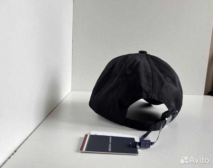 Бейсболка (кепка) Tommy Hilfiger c лого из металла