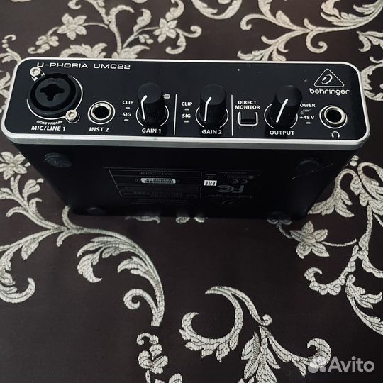 Внешняя звуковая карта behringer umc22