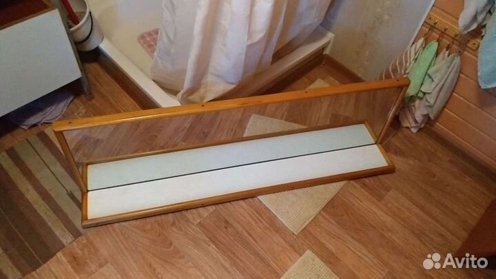 Зеркало с полкой в ванную комнату