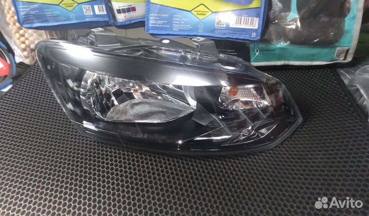 Фара передняя правая на Volkswagen Polo