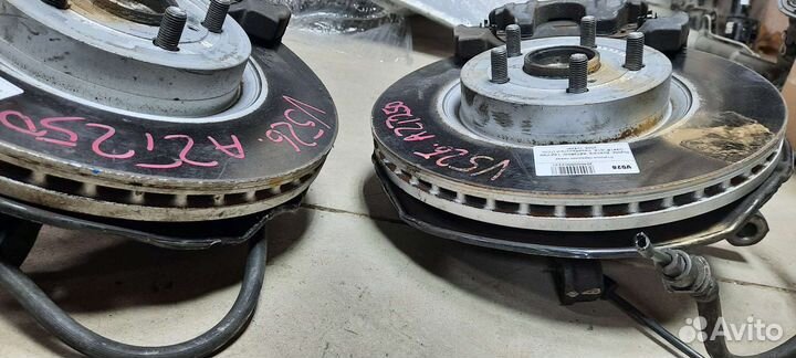 Ступица передняя рычаг Toyota avensis 2 в разборе