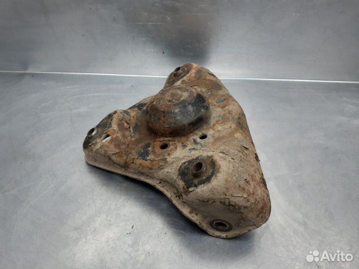 Кронштейн амортизатора Audi A4 B5 1994-2001