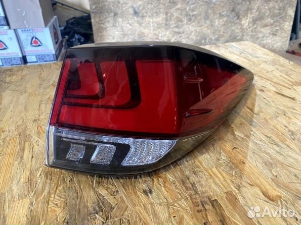 Фонарь внешний правый Lexus RX 2022