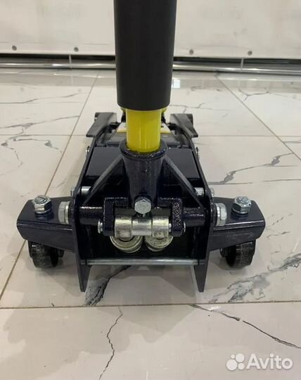 Домкрат подкатной низкопрофильный 3 тонны