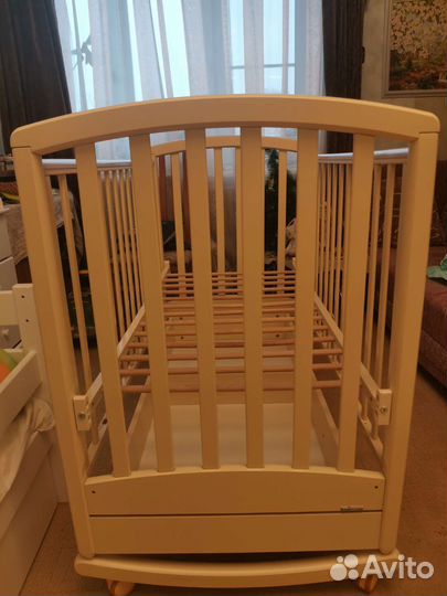 Детская кровать с маятником