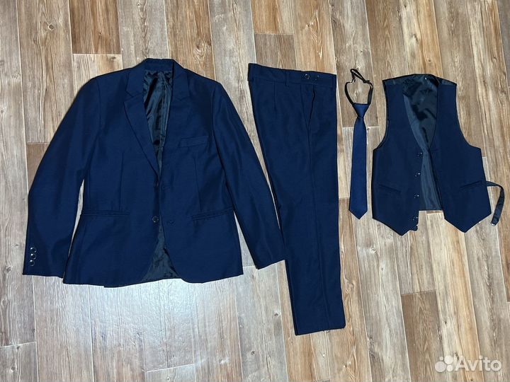 Школьный костюм