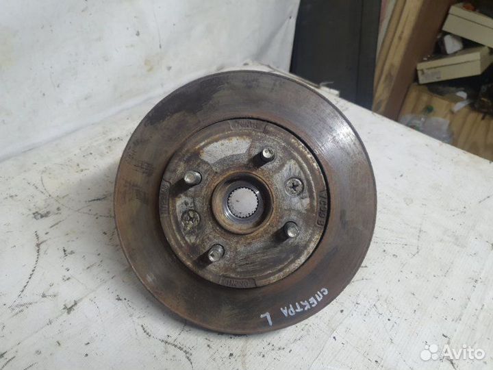 Поворотный кулак передний левый Kia Spectra седан