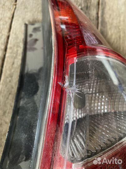 Задний правый фонарь renault sandero