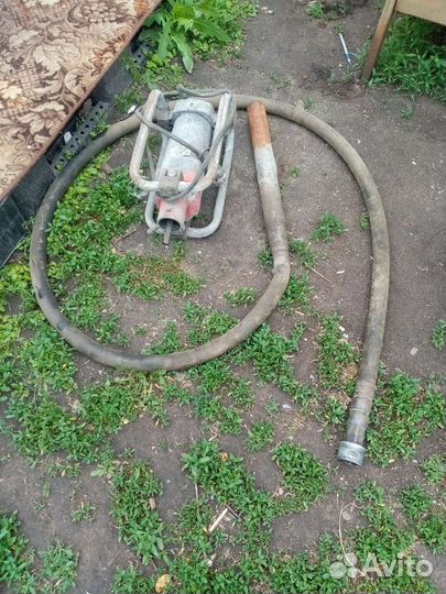 Уплотнитель бетона