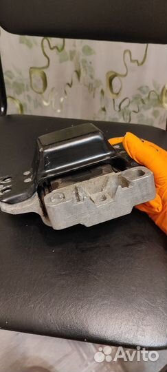 Опора кпп левая Volkswagen Jetta (A6) 1ко199555ас