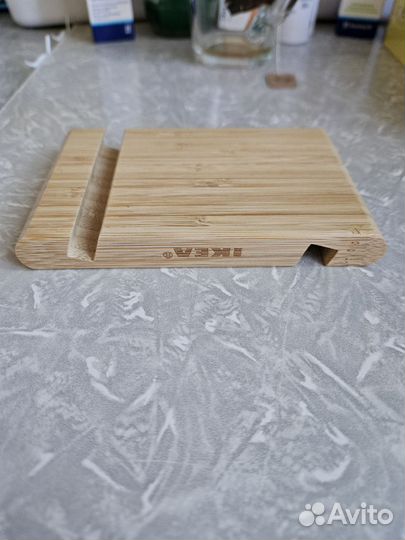 Деревянная подставка для телефона икеа бергенес