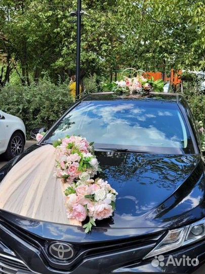 Свадебное украшение на автомобиль