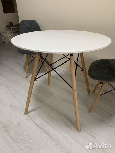 Стол обеденный