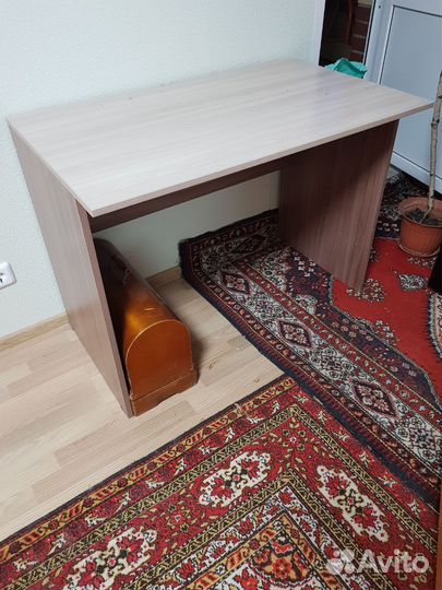 Письменный стол