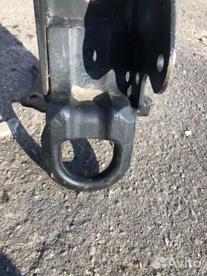 Буксировочная петля Land Rover Freelander 2