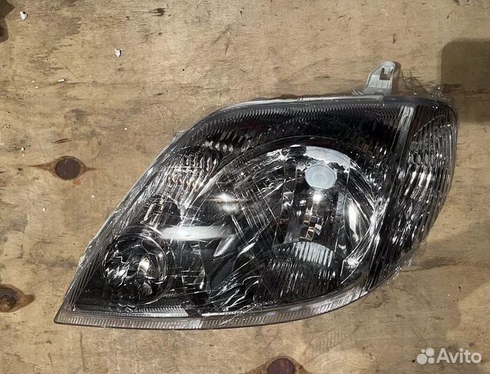 Фара левая toyota corolla 2000-2002