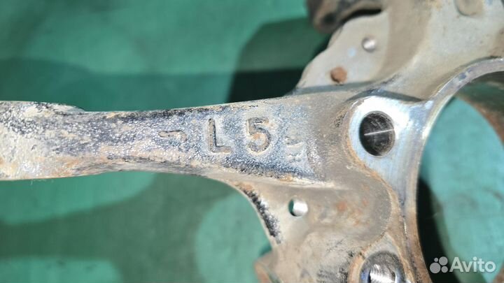 Б/У Б/У Кулак поворотный левый L PS3 mitsubishi