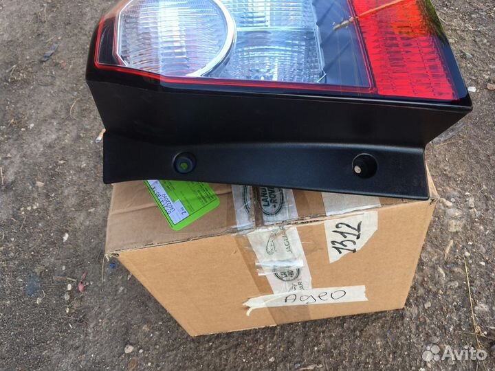 Фонарь задний правый на Land Rover