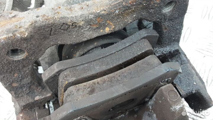 Суппорт тормозной задний левый на Volkswagen Bora