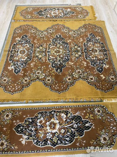 Ковер с прикроватными ковриками