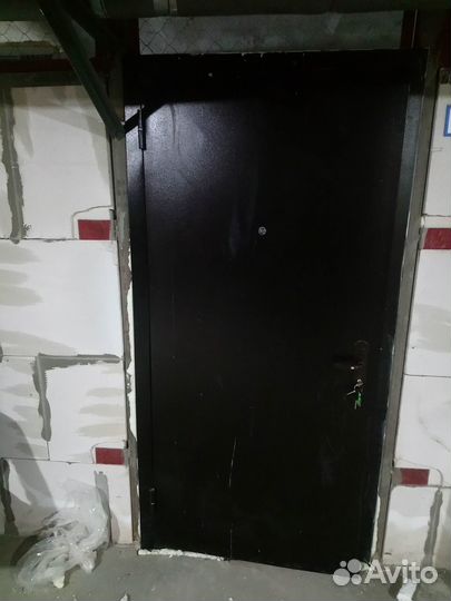 Дверь входная металлическая бу 96 см