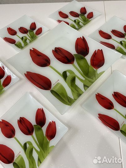 Стеклянное блюдо и тарелки для десерта