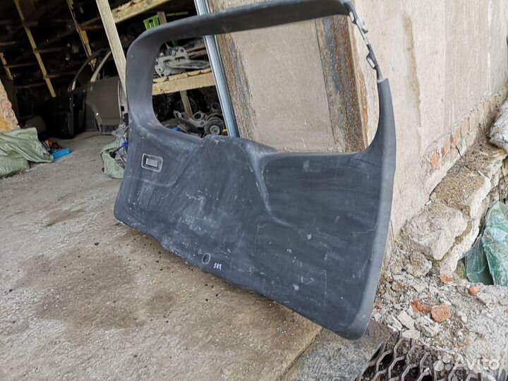 Обшивка двери багажника Cadillac SRX 2003-2009