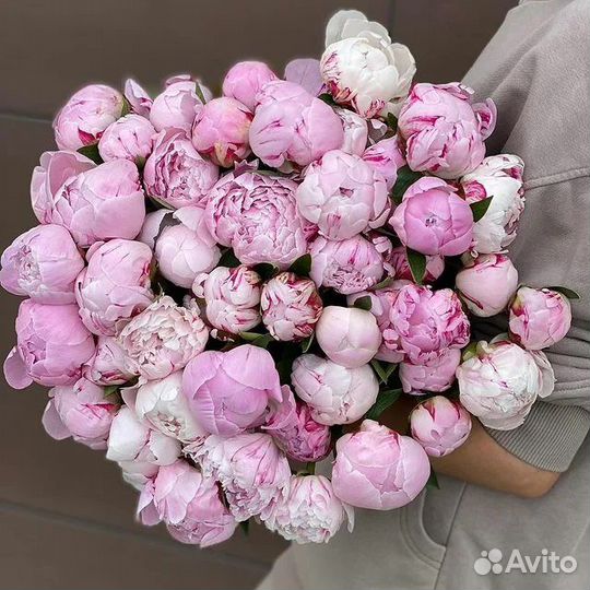 Букет из пионов