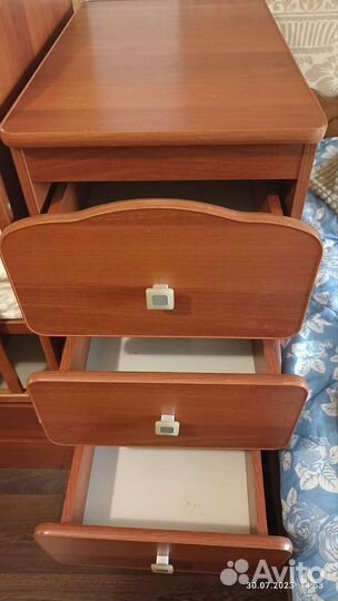 Детская кроватка с маятником и ящиком