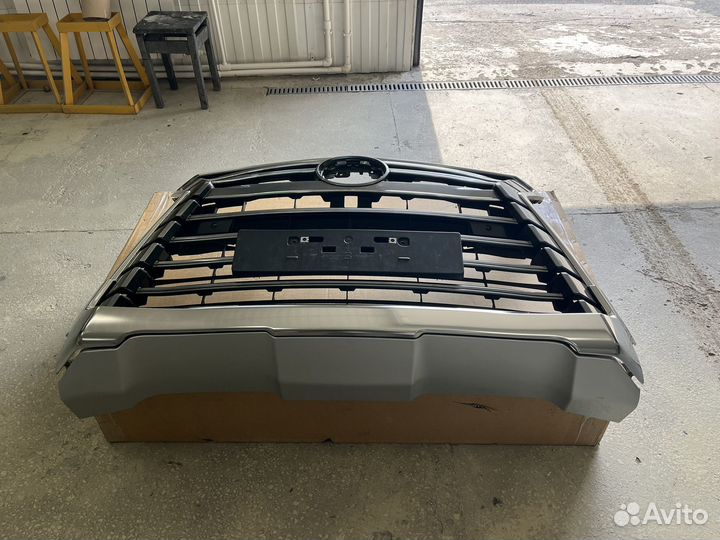 Решетка радиатора lexus LX 570