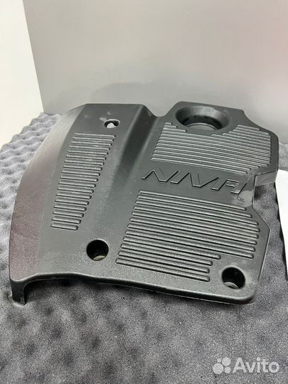 Крышка на мотор нива урбан с крепежом