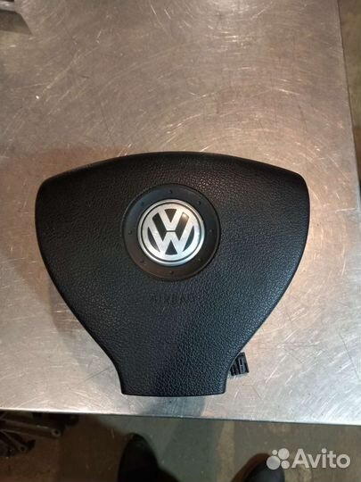 Подушка безопасности в руль VW Jetta 5