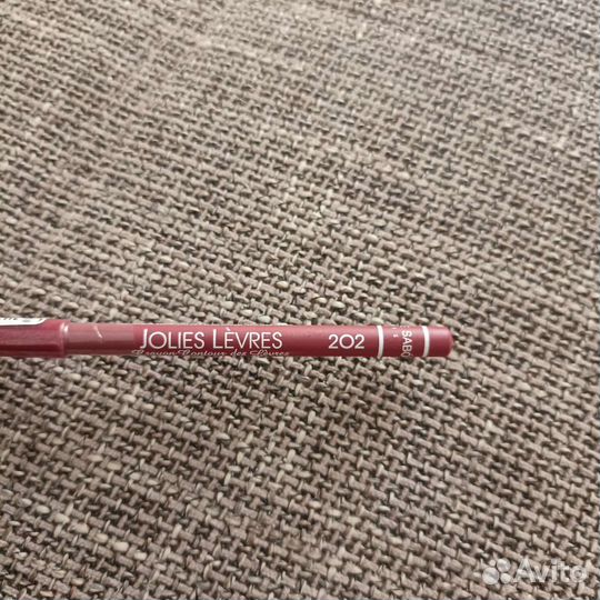 Карандаш для губ Vivienne Sabo новый оттенок 202